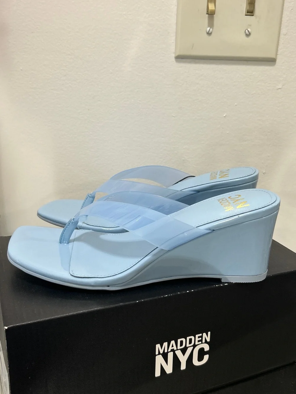 Madden NYC Womens 7 Blue Lucite Thong Wedge Sandals Clear Strap NWT